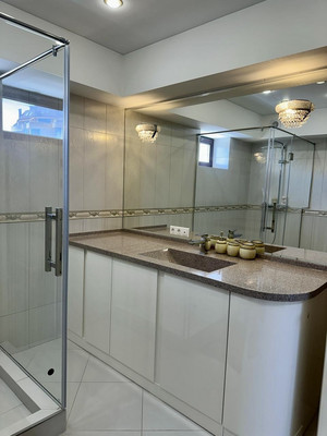 Продам трехкомнатную (3-комн.) квартиру, Пирогова (Центральный р-н) ул, 44к1, Сочи г
