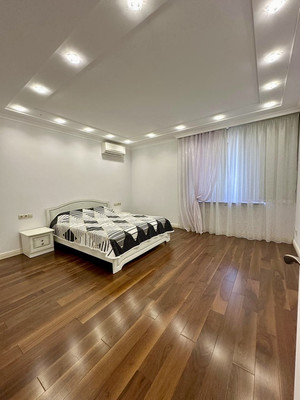 Продам трехкомнатную (3-комн.) квартиру, Пирогова (Центральный р-н) ул, 44к1, Сочи г