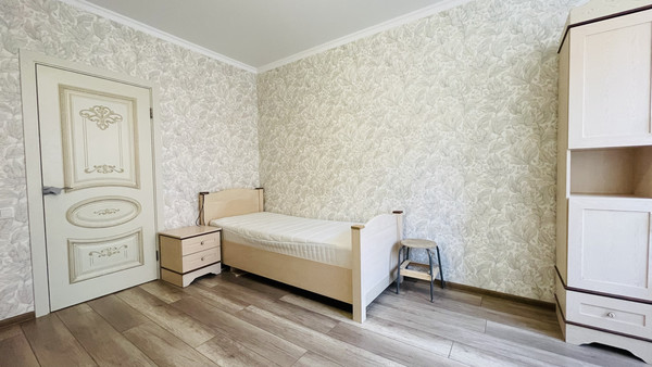 Продам двухкомнатную (2-комн.) квартиру, Шоссейная ул, 70/1к2, Яблоновский пгт