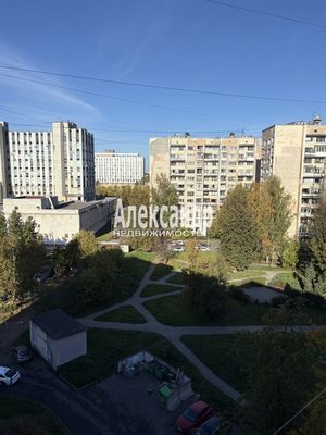 Продам долю в 1-комн. квартире, Беринга ул, 32к2, Санкт-Петербург г