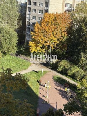 Продам долю в 1-комн. квартире, Беринга ул, 32к2, Санкт-Петербург г