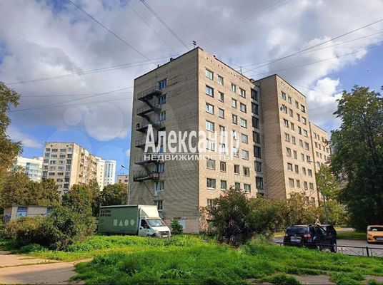 Продам долю в 1-комн. квартире, Беринга ул, 32к2, Санкт-Петербург г