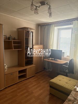 Продам долю в 1-комн. квартире, Беринга ул, 32к2, Санкт-Петербург г