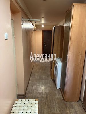 Продам долю в 1-комн. квартире, Беринга ул, 32к2, Санкт-Петербург г