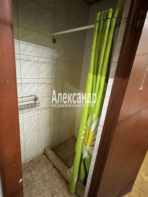 Продам долю в 1-комн. квартире, Беринга ул, 32к2, Санкт-Петербург г