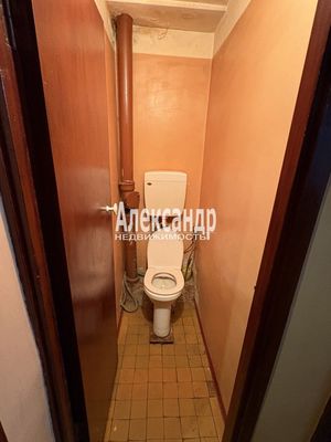 Продам долю в 1-комн. квартире, Беринга ул, 32к2, Санкт-Петербург г