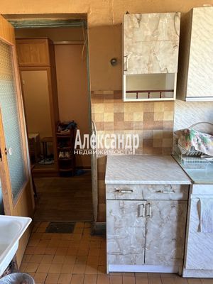 Продам долю в 1-комн. квартире, Беринга ул, 32к2, Санкт-Петербург г