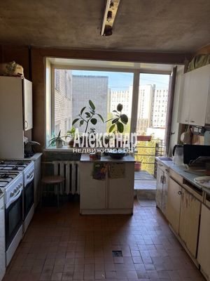 Продам долю в 1-комн. квартире, Беринга ул, 32к2, Санкт-Петербург г