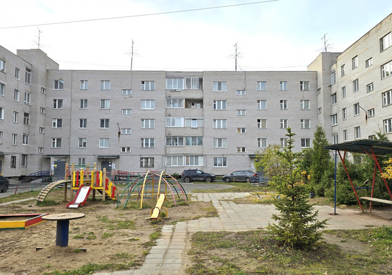 Продам двухкомнатную (2-комн.) квартиру, Центральная ул, 15, Фролы с