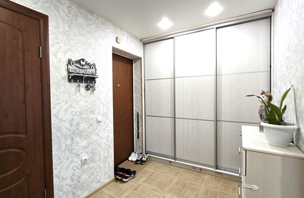 Продам двухкомнатную (2-комн.) квартиру, Центральная ул, 15, Фролы с