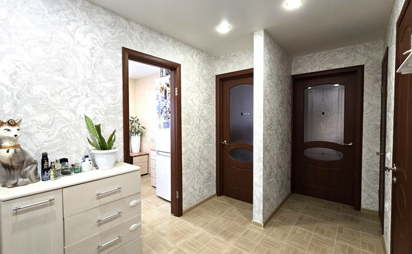 Продам двухкомнатную (2-комн.) квартиру, Центральная ул, 15, Фролы с