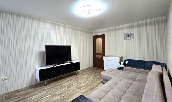 Продам двухкомнатную (2-комн.) квартиру, Центральная ул, 15, Фролы с
