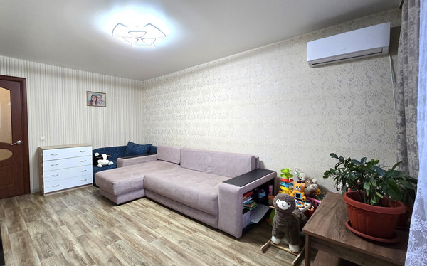 Продам двухкомнатную (2-комн.) квартиру, Центральная ул, 15, Фролы с
