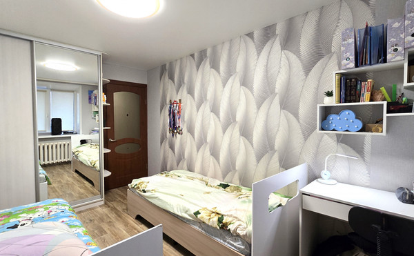 Продам двухкомнатную (2-комн.) квартиру, Центральная ул, 15, Фролы с