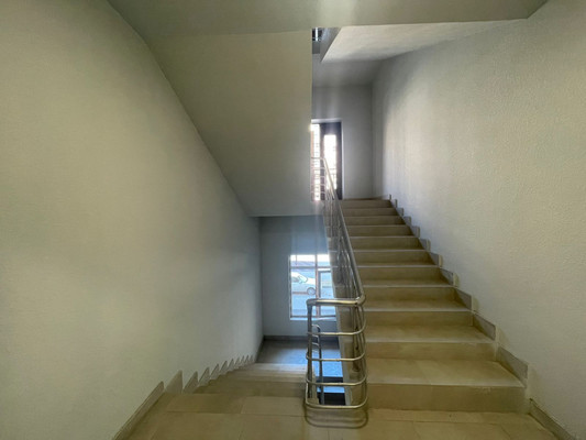 Продам трехкомнатную (3-комн.) квартиру, Шарданова ул, 52, Нальчик г