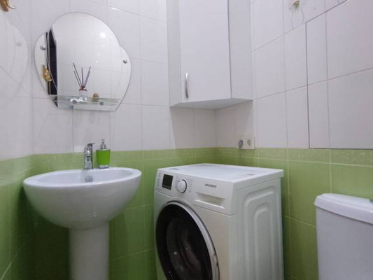 Продам двухкомнатную (2-комн.) квартиру, Жасминовая ул, 8, Апрелевка г