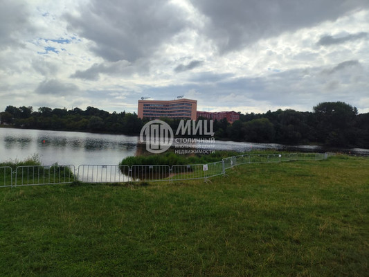 Продам однокомнатную (1-комн.) квартиру, Матроса Железняка б-р, 35, Москва г