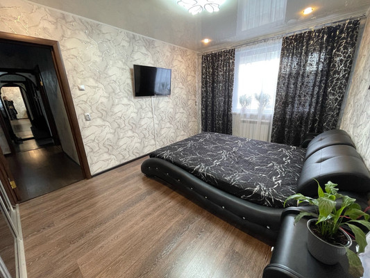 Продам двухкомнатную (2-комн.) квартиру, Вингиссара пр-кт, 99, Волосово г