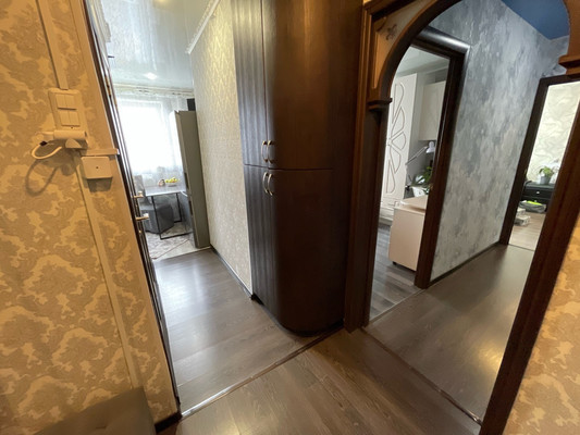 Продам двухкомнатную (2-комн.) квартиру, Вингиссара пр-кт, 99, Волосово г