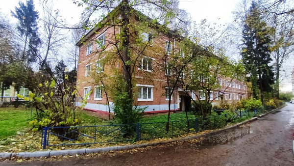 Продам двухкомнатную (2-комн.) квартиру, 5, Дубровицы п