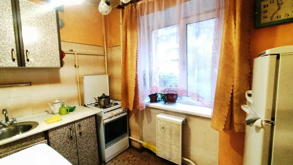 Продам двухкомнатную (2-комн.) квартиру, 5, Дубровицы п