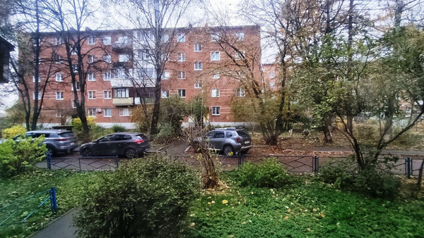 Продам двухкомнатную (2-комн.) квартиру, 5, Дубровицы п