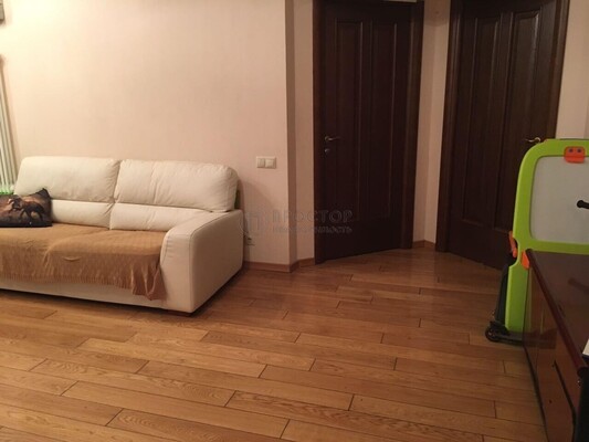 Продам трехкомнатную (3-комн.) квартиру, Матроса Железняка б-р, 31к1, Москва г