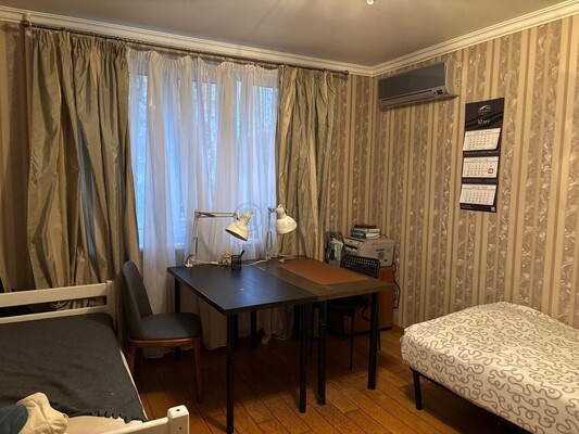 Продам трехкомнатную (3-комн.) квартиру, Матроса Железняка б-р, 31к1, Москва г
