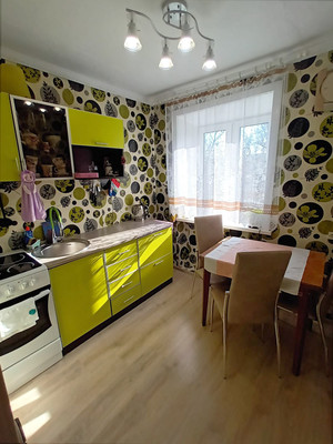 Продам трехкомнатную (3-комн.) квартиру, Шевченко ул, 32, Черемхово г