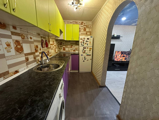 Продам двухкомнатную (2-комн.) квартиру, 1 мкр, 44, Кропоткин г