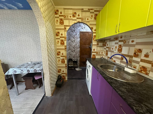 Продам двухкомнатную (2-комн.) квартиру, 1 мкр, 44, Кропоткин г