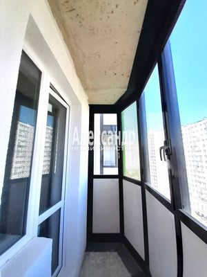 Продам однокомнатную (1-комн.) квартиру, Воронцовский б-р, 21к2, Мурино п