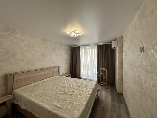 Сдам двухкомнатную (2-комн.) квартиру, Александра Суворова пр-кт, 15к7, Симферополь г