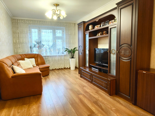 Продам трехкомнатную (3-комн.) квартиру, Бондаренко ул, 22, Казань г