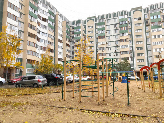 Продам трехкомнатную (3-комн.) квартиру, Бондаренко ул, 22, Казань г