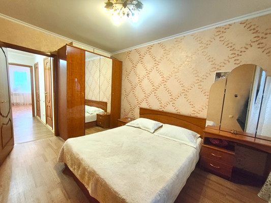 Продам трехкомнатную (3-комн.) квартиру, Бондаренко ул, 22, Казань г