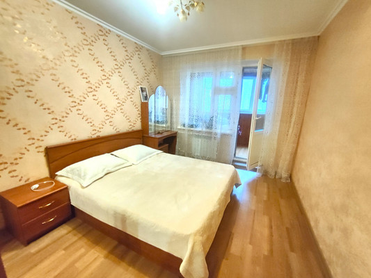 Продам трехкомнатную (3-комн.) квартиру, Бондаренко ул, 22, Казань г