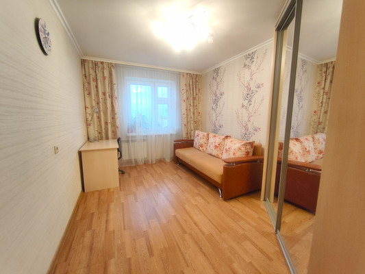 Продам трехкомнатную (3-комн.) квартиру, Бондаренко ул, 22, Казань г