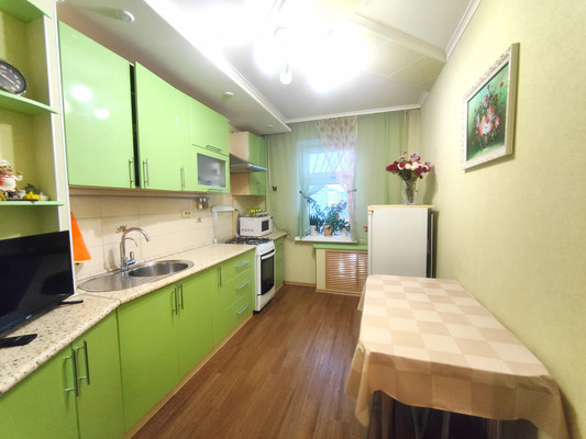 Продам трехкомнатную (3-комн.) квартиру, Бондаренко ул, 22, Казань г