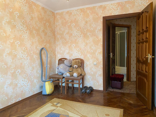 Продам трехкомнатную (3-комн.) квартиру, санаторий Русское поле ул, 1, Гришенки д