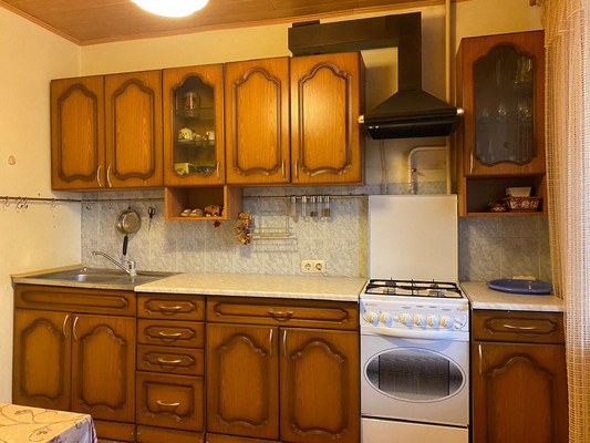 Продам трехкомнатную (3-комн.) квартиру, санаторий Русское поле ул, 1, Гришенки д