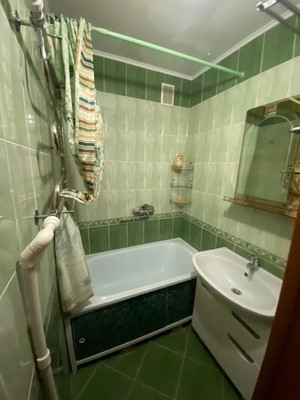 Продам трехкомнатную (3-комн.) квартиру, Новороссийская ул, 171, Армавир г