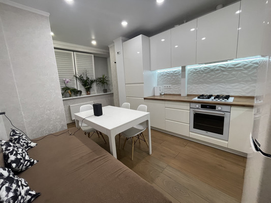 Продам однокомнатную (1-комн.) квартиру, Железнодорожная ул, 1в, Симферополь г