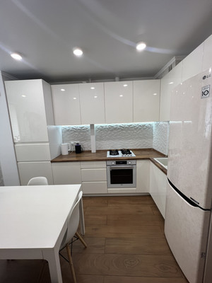 Продам однокомнатную (1-комн.) квартиру, Железнодорожная ул, 1в, Симферополь г