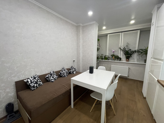 Продам однокомнатную (1-комн.) квартиру, Железнодорожная ул, 1в, Симферополь г