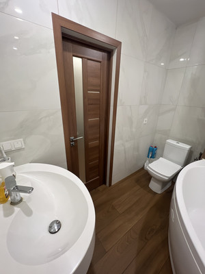 Продам однокомнатную (1-комн.) квартиру, Железнодорожная ул, 1в, Симферополь г