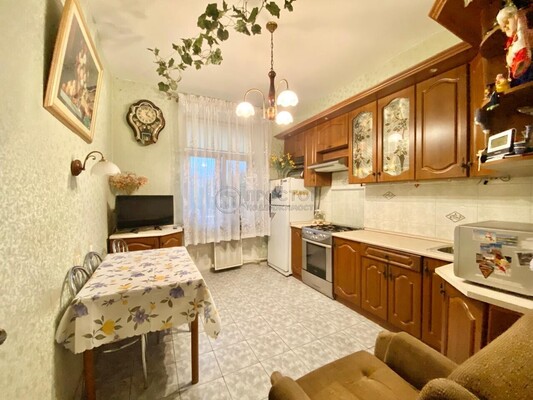 Продам трехкомнатную (3-комн.) квартиру, Гастелло ул, 41, Москва г