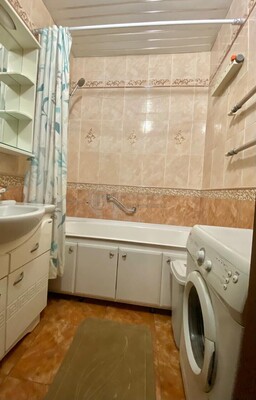 Продам трехкомнатную (3-комн.) квартиру, Гастелло ул, 41, Москва г