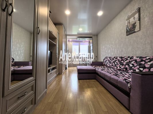 Продам комнату в 12-комн. квартире, Купчинская ул, 4к4, Санкт-Петербург г