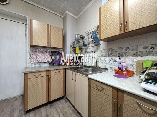 Продам комнату в 12-комн. квартире, Купчинская ул, 4к4, Санкт-Петербург г